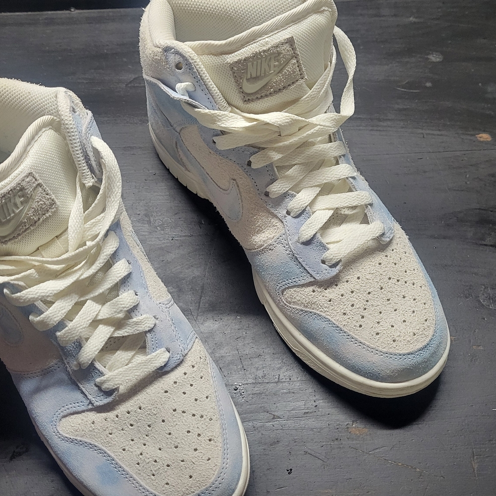 Nike High-Top Sneakers in White and Blue
